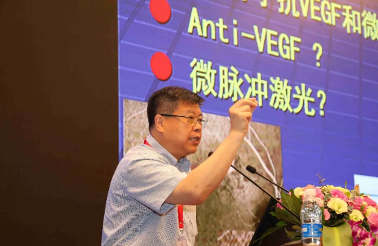 鹭岛初夏，钟灵毓秀;四海宾朋齐聚厦门。对他们来说，时节带来繁花似锦并非意中物，比美景更吸引他们的，是一场全球眼科医学的群英会——第五届8868体育网站登录入口环球论坛于鹭岛之滨召开。论坛主席由黎晓新、赵堪兴、葛坚、刘祖国共同担任。大会还邀请了海峡两岸医药卫生交流协会会长王立基;厦门市卫生健康委员会副主任孙卫;厦门市医学会副秘书长柳辉;中华医学会眼科学分会副主委、重庆医科大学附属第*医院副院长杨培增教授;12.png