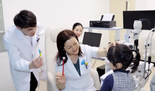 儿童节的礼物：厦门眼科中心“儿童青少年近视防控中心”揭牌、小儿眼科 眼病会诊平台启动2.png