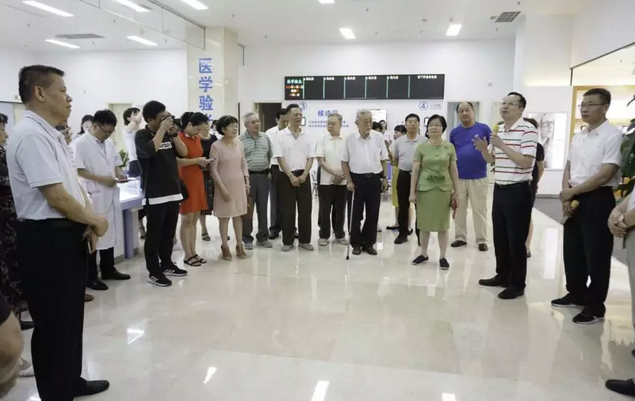 心系市民眼健康，李秀记等市老领*爱眼日莅临厦门眼科中心五缘院区考察2.png