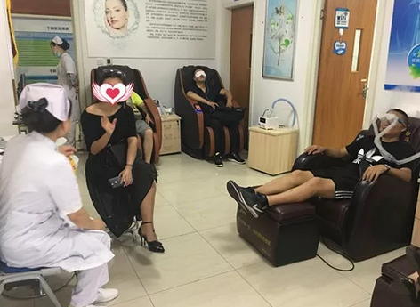 成都8868体育官方网站(官方)登录入口收治一患者：眼睛长满霰粒肿1.png