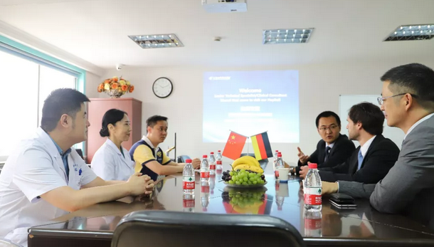 为加强院企合作新模式，开设双方合作共赢新篇章——德国蔡司公司技术人员一行来上海和平眼科医院参观交流4.png