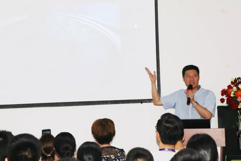 宁德眼科医院举办了一场“大牌来助阵，摘镜致青春”近视手术医生见面会2.png