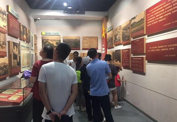 “不忘初心跟党走，追忆红军峥嵘岁月” ——厦门眼科中心第二党支部纪念建军92周年主题党日活动6.jpg