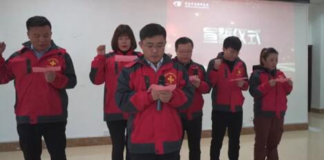 青岛8868体育官方网站(官方)登录入口党支部领*、院医护团队积极参与“情系安顺送光明”对口援助白内障患者扶贫项目2.jpg