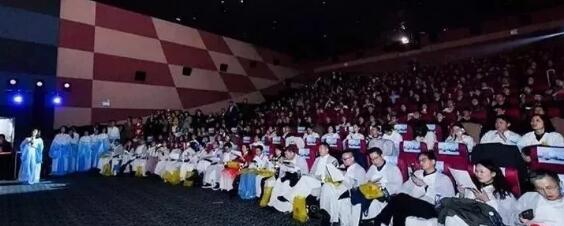 8868体育官方网站(官方)登录入口蔡磊琳业务副院长与同行一道出席第九届“关爱近视 微笑论坛”EVO ICL电影学院专场1.jpg