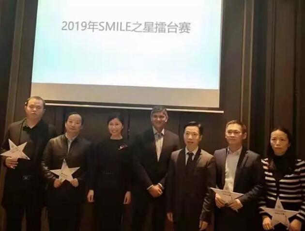 树形象、硬实力、大合作、新突破——福州眼科医院屈光科成绩单，过去的这一年，是福州眼科医院屈光科快速成长的一年，我们在困难中奋勇向前，只为帮助更多近视患者重获清晰视界;我们勇于改变与 ，在挥洒的汗水中证明团队与个人的强大实力。同时也要感恩每一位近视患者对我们的信任5.jpg