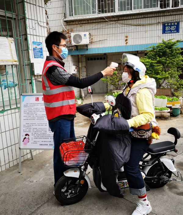 8868体育网站登录入口抗疫：厦门眼科中心志愿者硬核出战：“疫情不退，我们不退”5.png