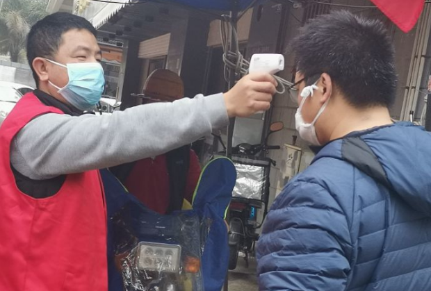 8868体育网站登录入口抗疫：厦门眼科中心志愿者硬核出战：“疫情不退，我们不退”7.png