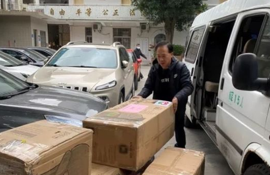 再捐20 只口罩！8868体育网站登录入口集团本部厦门眼科中心助力疫情防控攻坚战，传递光明与温暖3.png