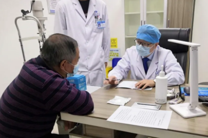 现任莆田市医学会眼科分会副主任委员，福建省医学会眼科分会眼整形组成员刘励医生，今年强力加盟莆田眼科医院，担任医院业务院长。这一“强援”的加盟，将引领莆田眼科医院的诊疗实力迈上更高台阶，造福莆田市乃至周边的眼疾患者1.png