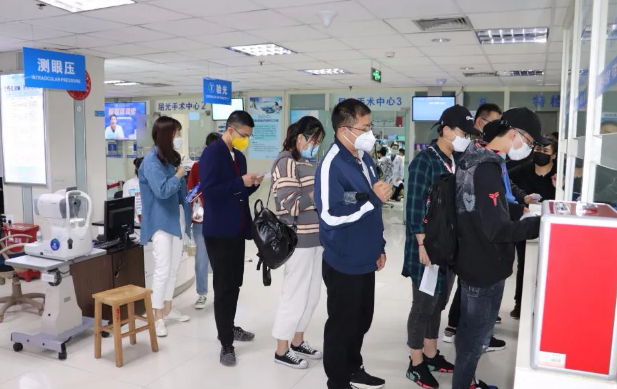 为致敬“逆行者”，厦门眼科中心启动“礼遇英雄”--福建援鄂医师公益摘镜行动2.png