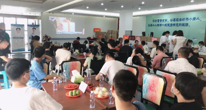 直击近视手术现场！莆田眼科医院迎来暑假摘镜高峰1.png