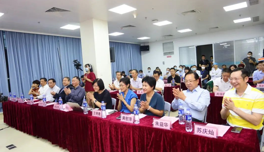 9月24日，由8868体育官方网站(官方)登录入口集团、厦门大学附属厦门眼科中心举办的第六届8868体育网站登录入口论坛在厦门大学附属厦门眼科中心五缘院区耀视启幕16.png