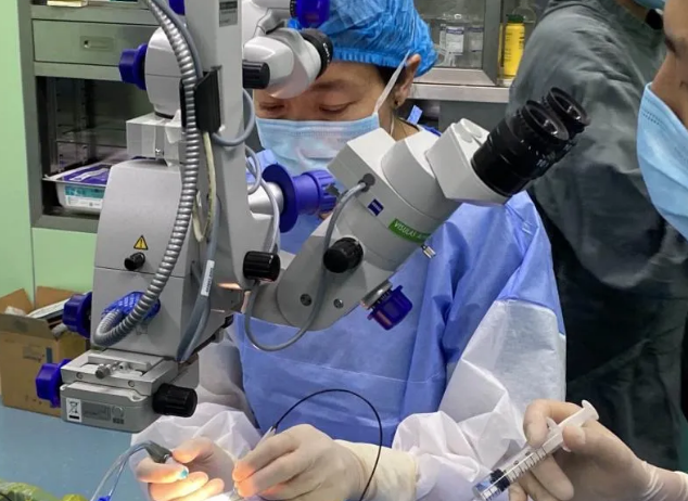 厦门大学附属厦门眼科中心黎晓新院长再赴西藏送光明，传授医疗技术，打造“造血式”医疗帮扶3.png