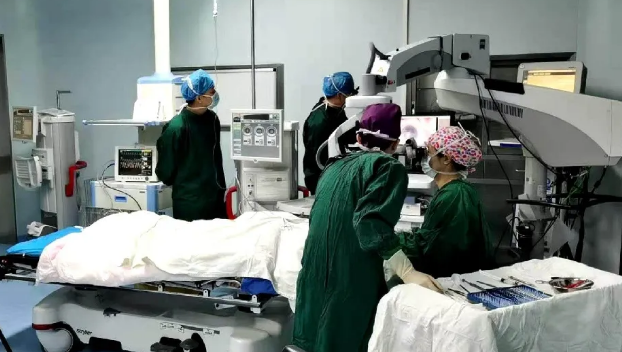 云端“亮刀”，实力圈粉！中华医学会第二十五次全国眼科学术大会「白内障手术演示」，厦门眼科中心一天8台白内障手术直播，带你“大开眼界”4.png