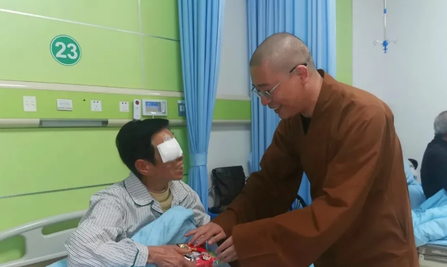 崇慈向善·与爱同行！厦门眼科中心携手鸿山慈善会助力贫困眼疾患者重获光明1.png