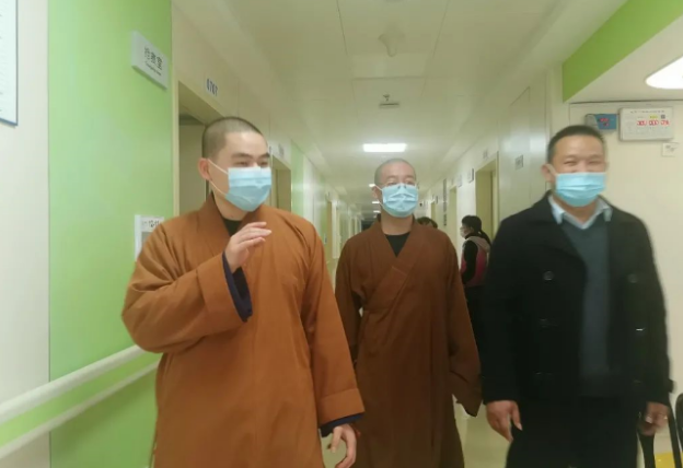 崇慈向善·与爱同行！厦门眼科中心携手鸿山慈善会助力贫困眼疾患者重获光明3.png
