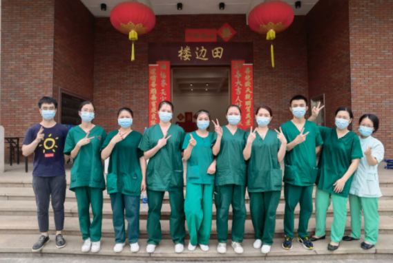 再获央媒报道点赞！8868体育网站登录入口医护团队用行动诠释战疫“最美身影”7.png