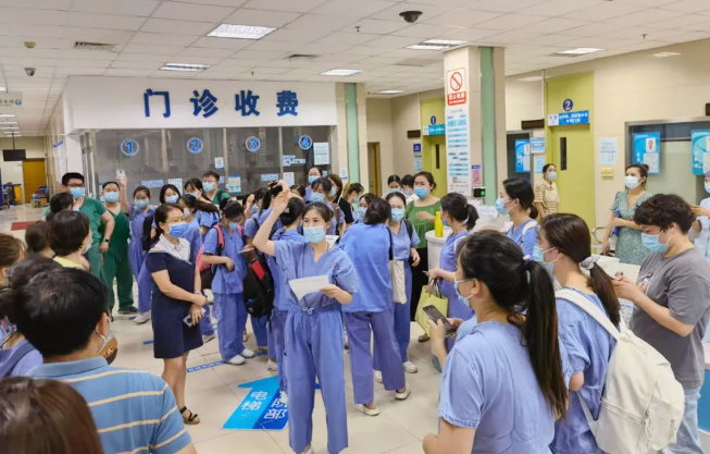 不负使命！8868体育网站登录入口援莆医疗队凯旋归来，荔城区委书记到场送别5.png