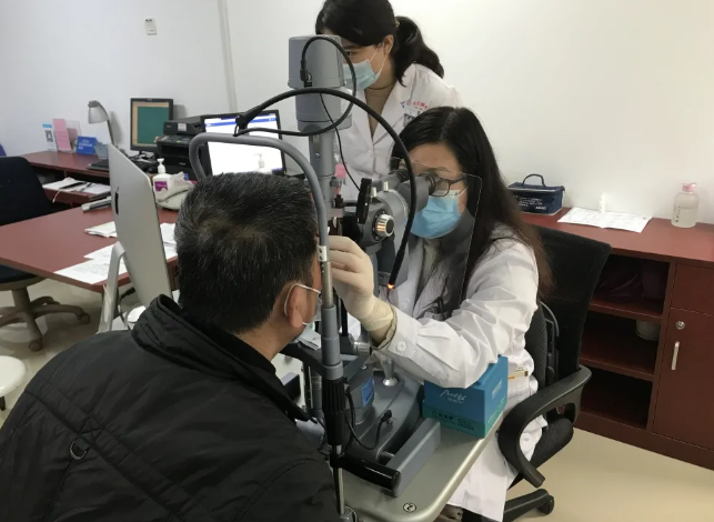 青光眼手术迈入微 时代！我院王玉宏教授完成XEN凝胶支架引流管植入术2.png