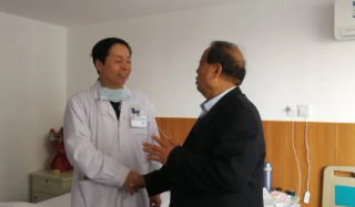 眼科博士徐惠民凭啥能有那么多“铁杆粉丝”...... —— 一位郑州8868体育网站登录入口医生的真实故事之三1.png