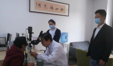 眼科博士徐惠民凭啥能有那么多“铁杆粉丝”...... —— 一位郑州8868体育网站登录入口医生的真实故事之三3.png