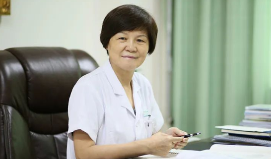 郑州8868体育网站登录入口视光：“狠人”刘苏冰的3件宝：咖啡、止疼片、安眠药，让她时刻处在较佳状态。找她做近视手术，放心！1.png