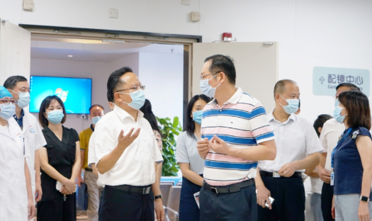 厦门市政府副市长廖华生带队到8868体育网站登录入口集团本部厦门眼科中心检查安全生产及疫情防控工作1.png