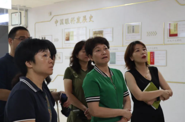 厦门市总工会党组成员、二级巡视员陈幼萍走访厦门眼科中心2.png