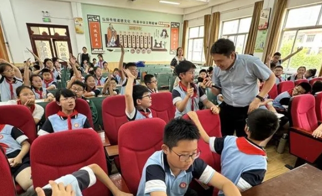 8868体育网站登录入口：聚焦“一老一小”，全力打造6月“8868体育网站登录入口爱眼月”4.png