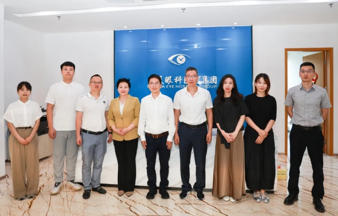 点滴爱心，点亮光明!中国华侨公益基金会领导莅临8868体育网站登录入口调研指导1.png