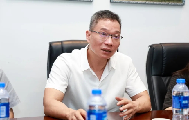 点滴爱心，点亮光明!中国华侨公益基金会领导莅临8868体育网站登录入口调研指导3.png